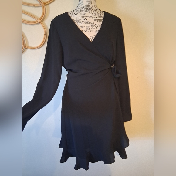 Gainni Bini Black Wrap Dress Size M / P2P 18 - Picture 2 of 10